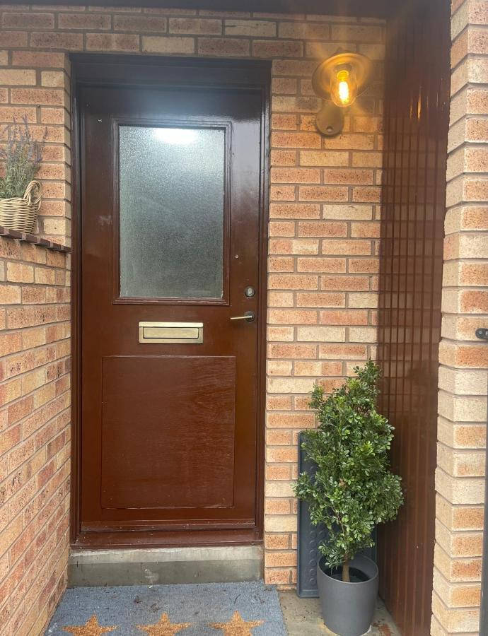 Comfortable, Modern Apartment With Parking. Inverness. Exterior foto