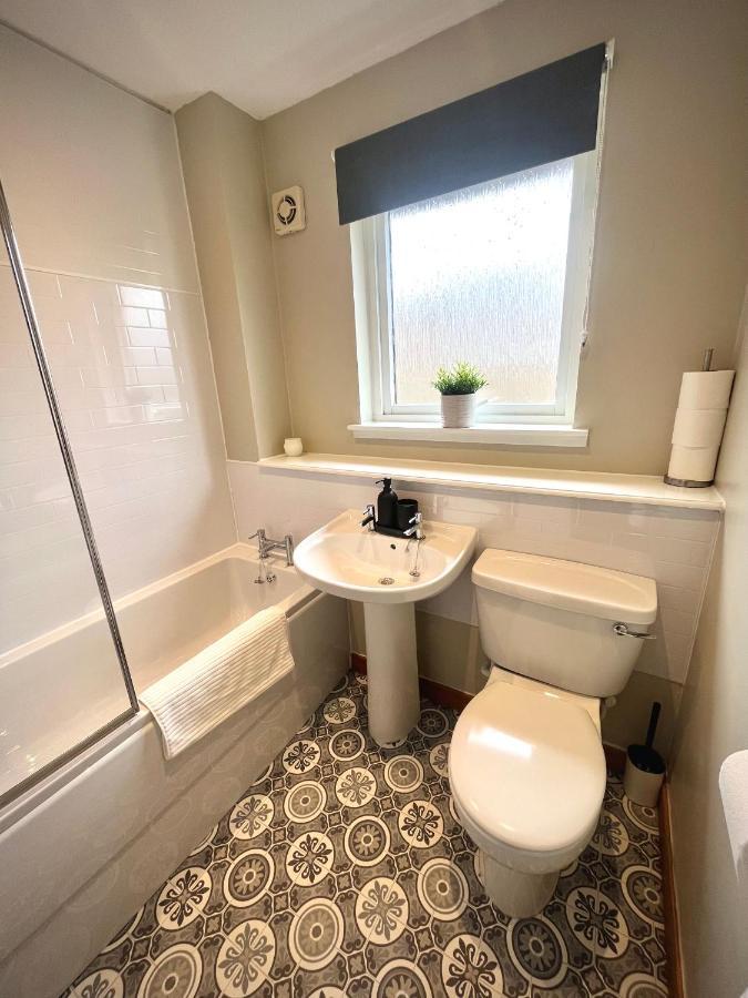 Comfortable, Modern Apartment With Parking. Inverness. Exterior foto